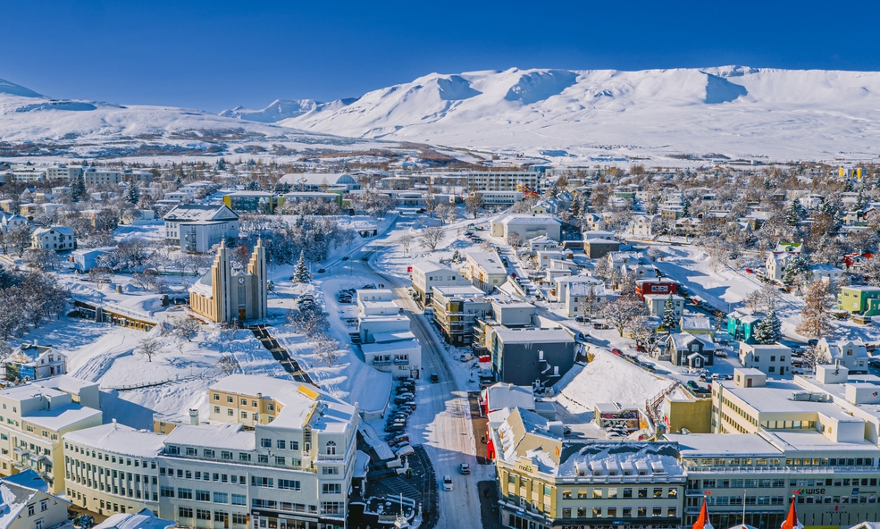 Akureyri_Winter_Luftaufnahme_AkureyriAuunn_Nielsson_-_Visit_North_Iceland_slider_1736240682.jpg