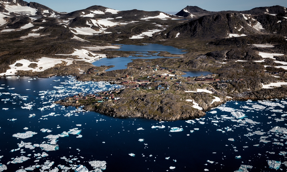 An_aerial_view_of_Kulusuk_in_East_Greenland_from_an_Air_Zafari_flight._Photo_by_Mads_Pihl_-_Air_Zafari_-_Visit_Greenland_1_slider_1750934158.jpg