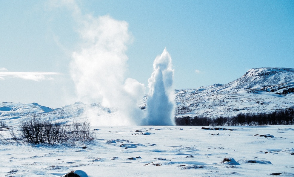 Geysir_Winter_visit_iceland-f56837d0454fcb80_slider_1736241412.jpg