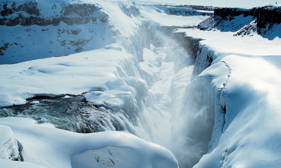 Gullfoss_Winter_visit_iceland-d995c8f02557ec35_slider_1736168172.jpg
