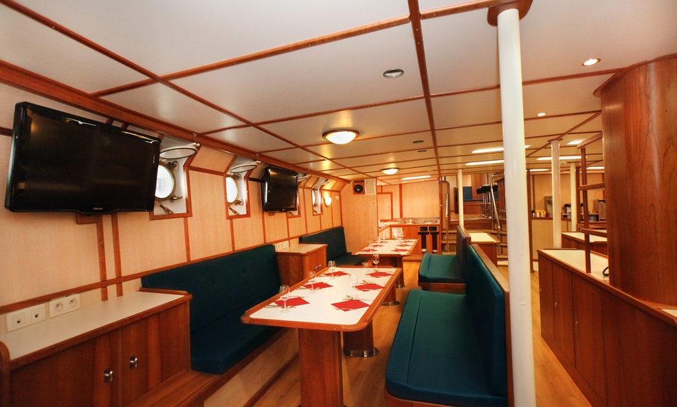 Rembrandt_van_Rijn_dining__lecture_room__Monica_Salmang-Oceanwide_Expeditions_1.jpg_Monica_Salmang_slider_1750428755.jpg