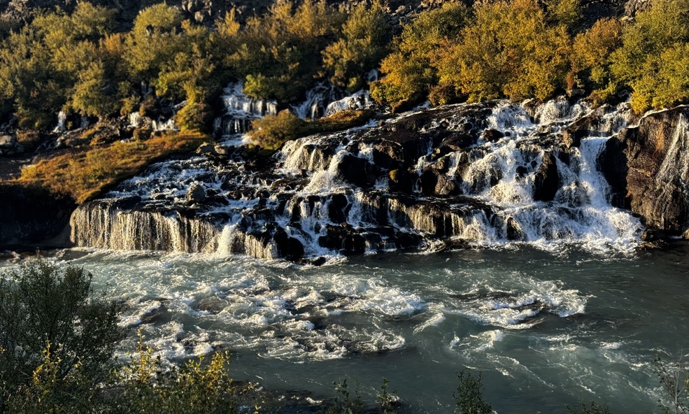 hraunfossar_1_slider_1736152179.jpg