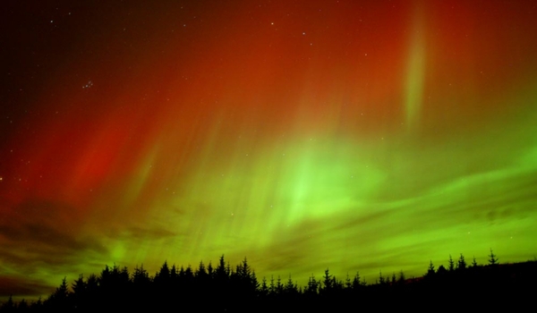 Wasserfälle und Nordlichter